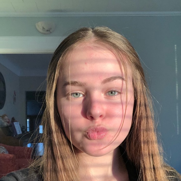 Meet your Posher, Alyssa - Picture 1 of 1